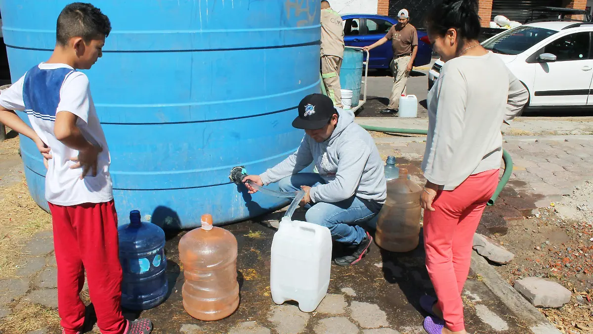 RECORRIDO AZCAPOTZALCO DESABASTO AGUA (7)